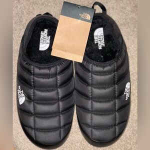 New, never worn TNF Thermoball Slippers Shoes Mens size 10 however run small